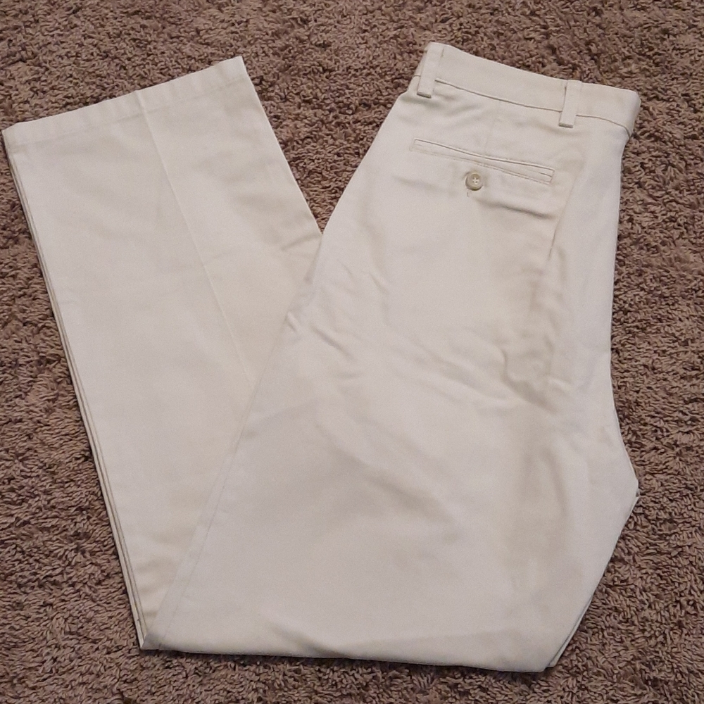 Dockers Classic Fit Pleated Khaki Slack